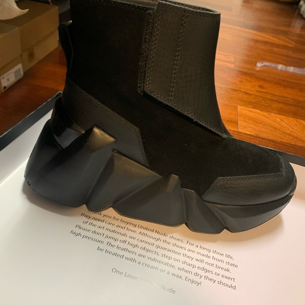 United nude boots